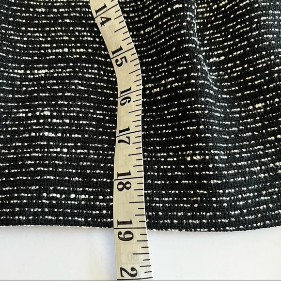 𝅺Halogen black and ivory tweed zipper back pockets mini skirt size 4 - Picture 10 of 12